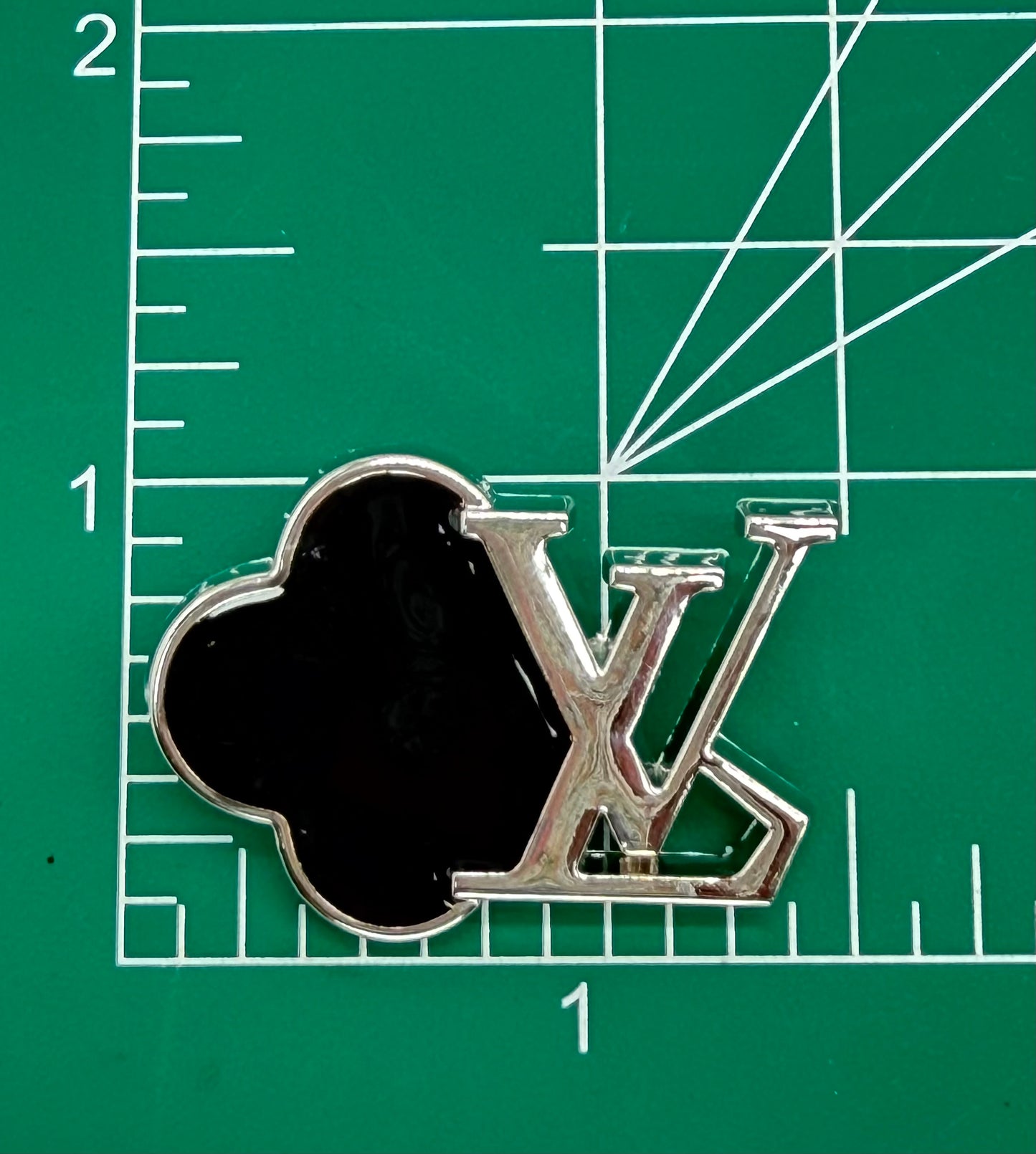 4PC DESIGNER “LV” PATCH/BROOCH SET