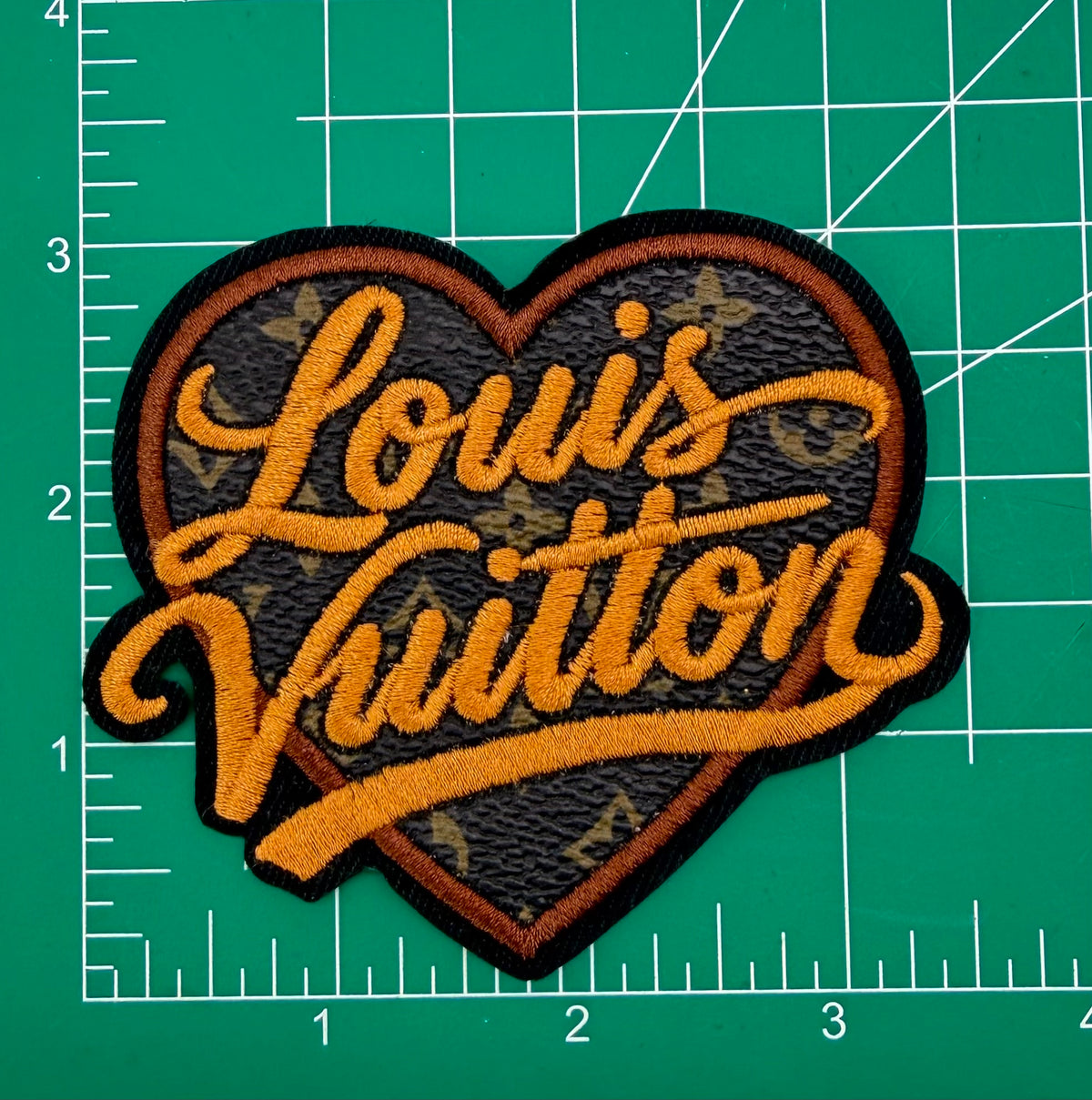 5PC “LV” WHT/GLD/BRN PATCH SET
