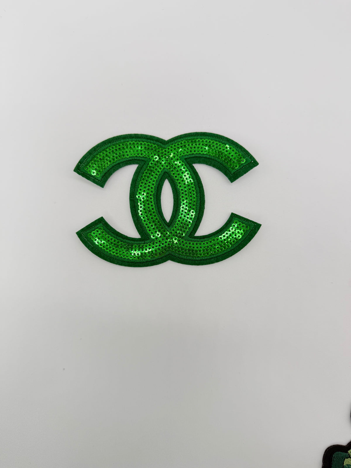NEW 5PC DESIGNER “CHANEL” LOGO PATCH/BROOCHES SET “TRUST GOD” WOMAN LIPS IRON-ON PATCH
