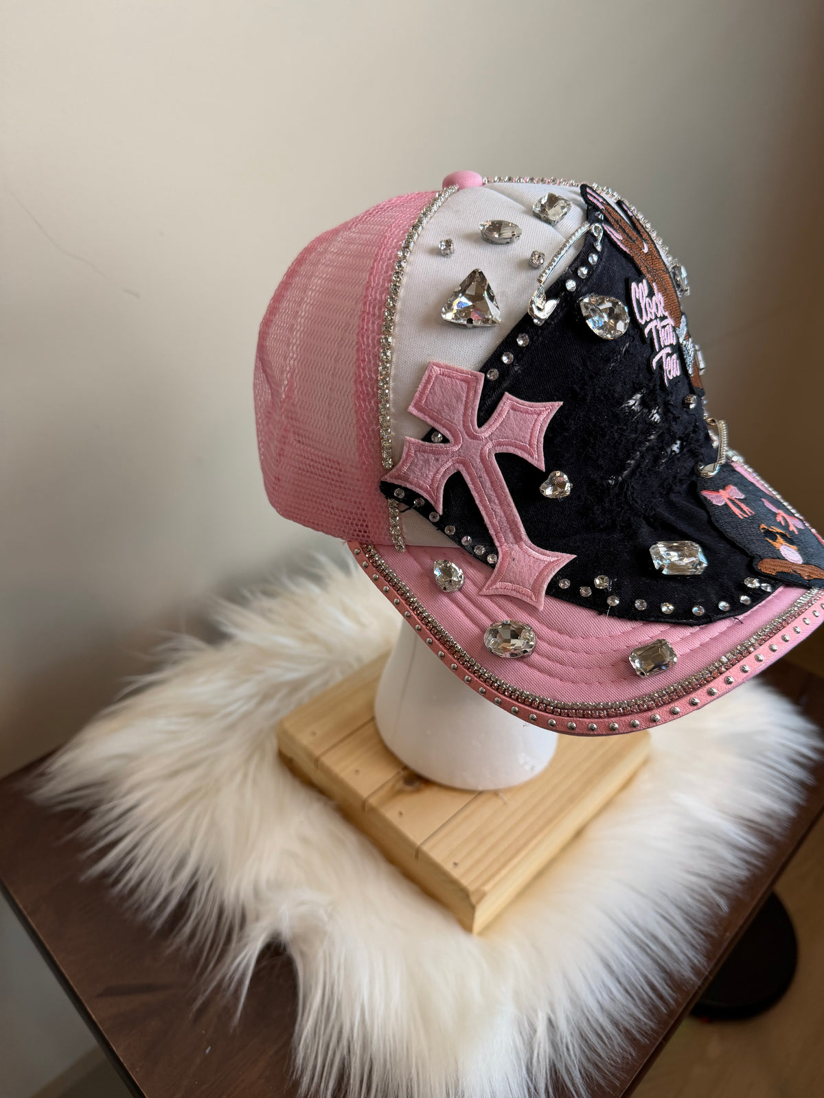 “CLOCK THAT TEA PINK/ BLACK” TRUCKER JUNK SNAPBACK HAT