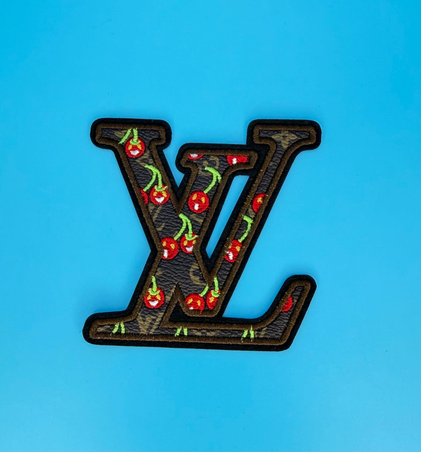 4PC DESIGNER “LV” PATCH/CHARM SET