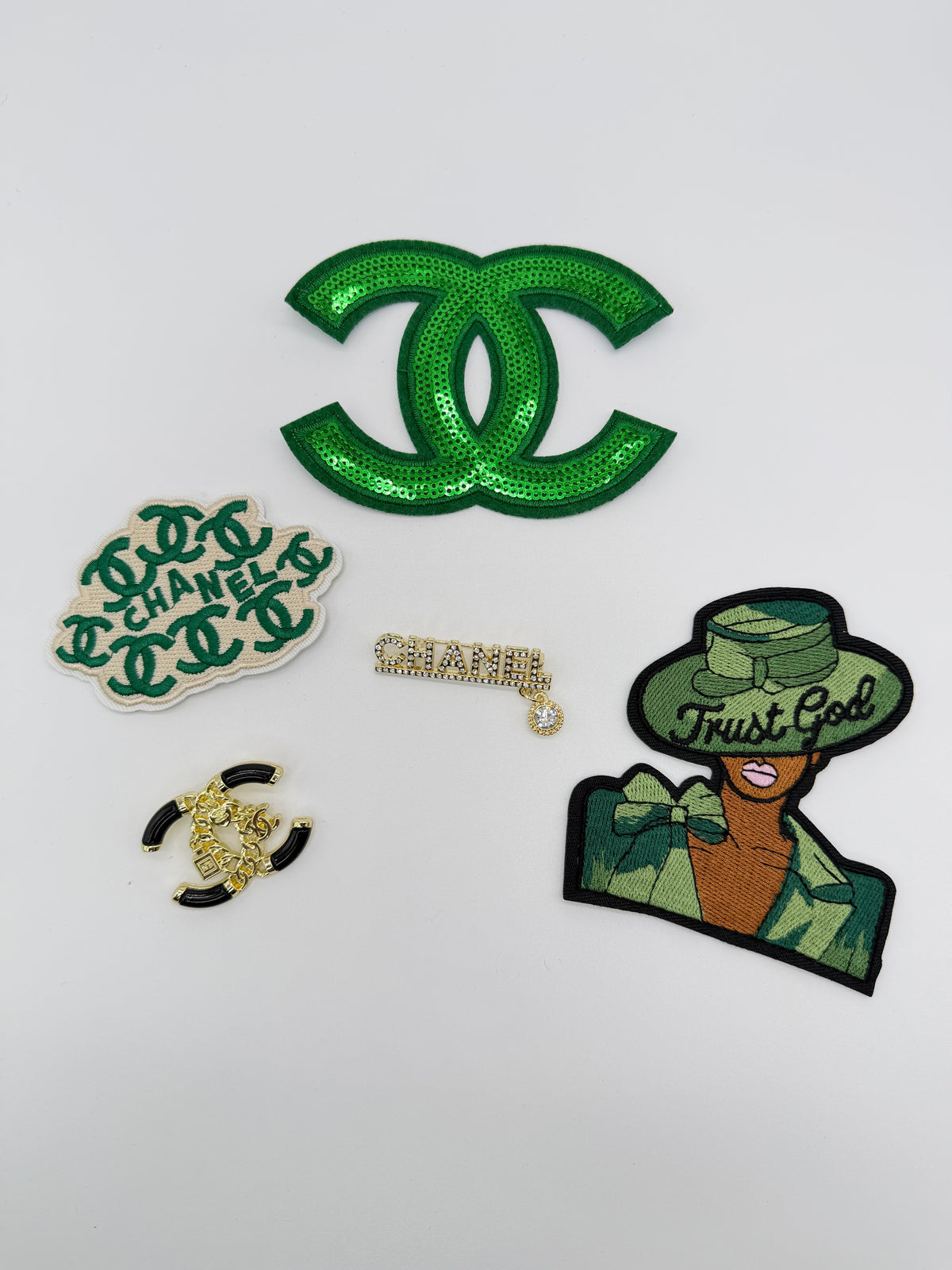 NEW 5PC DESIGNER “CHANEL” LOGO PATCH/BROOCHES SET “TRUST GOD” WOMAN LIPS IRON-ON PATCH