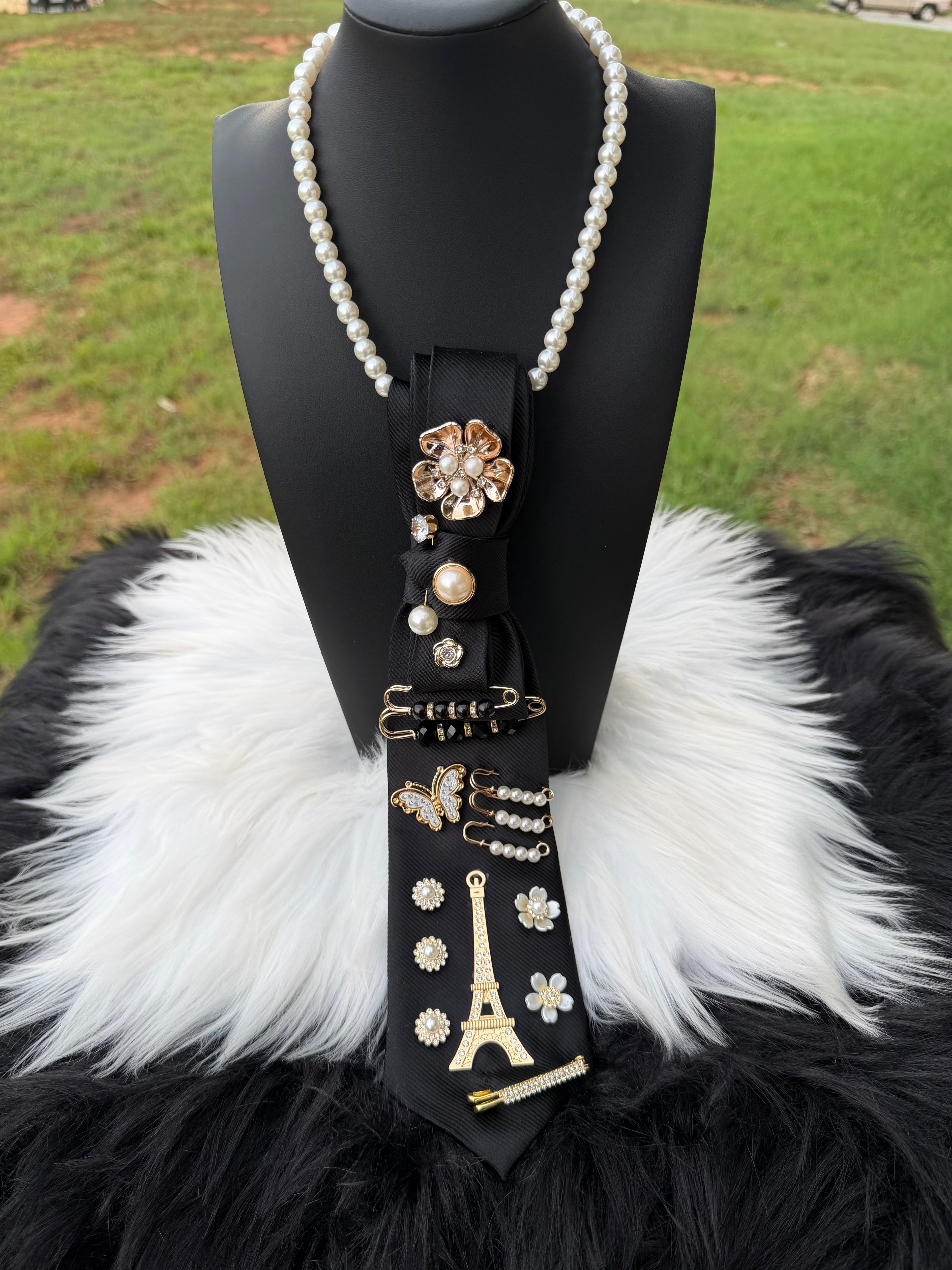 BLACK & PEARL TIE NECKLACE
