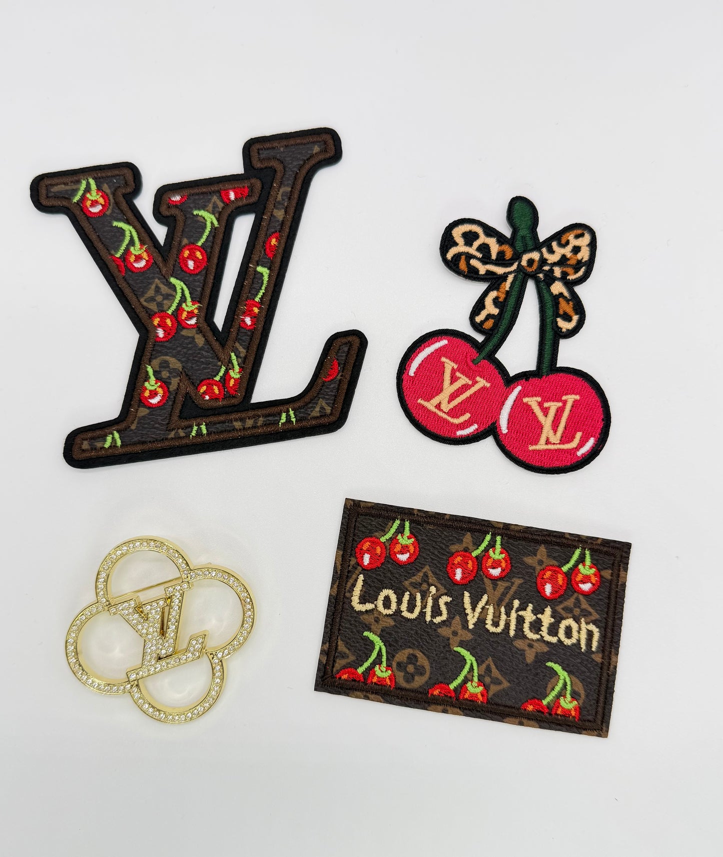 4PC DESIGNER “LV” PATCH/CHARM SET