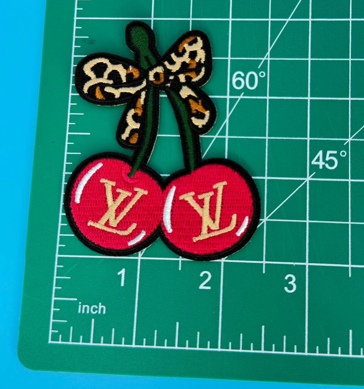 4PC DESIGNER “LV” PATCH/CHARM SET