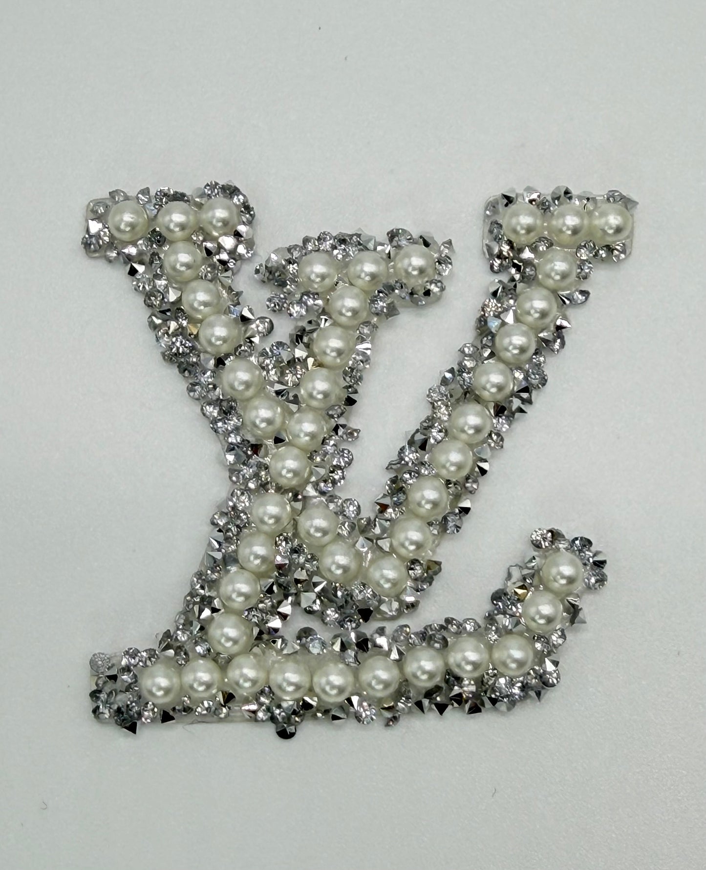 4PC DESIGNER “LV” PATCH/BROOCH SET
