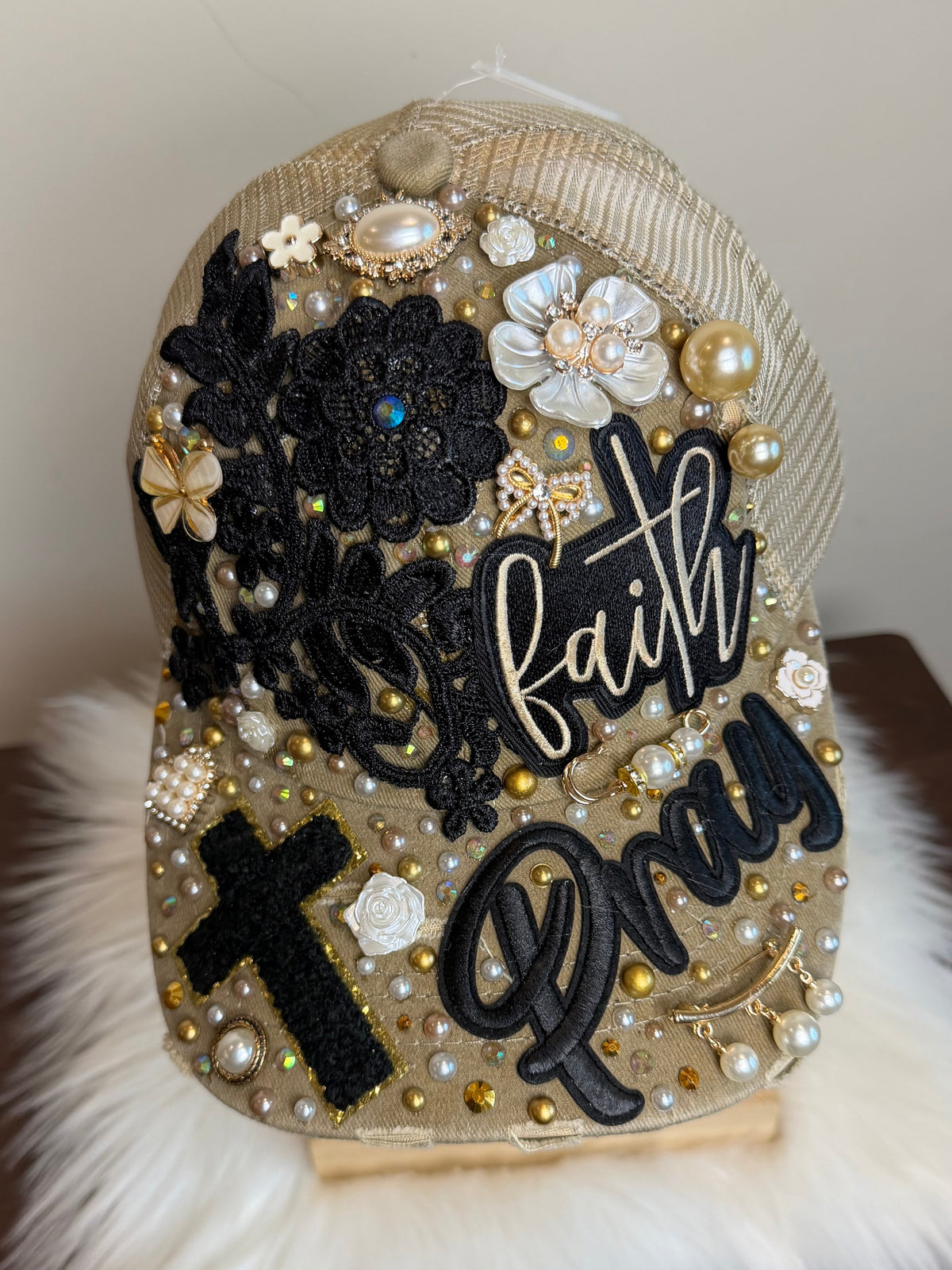 TAN/BLACK FLOWER/PEARLS BASEBALL CAP