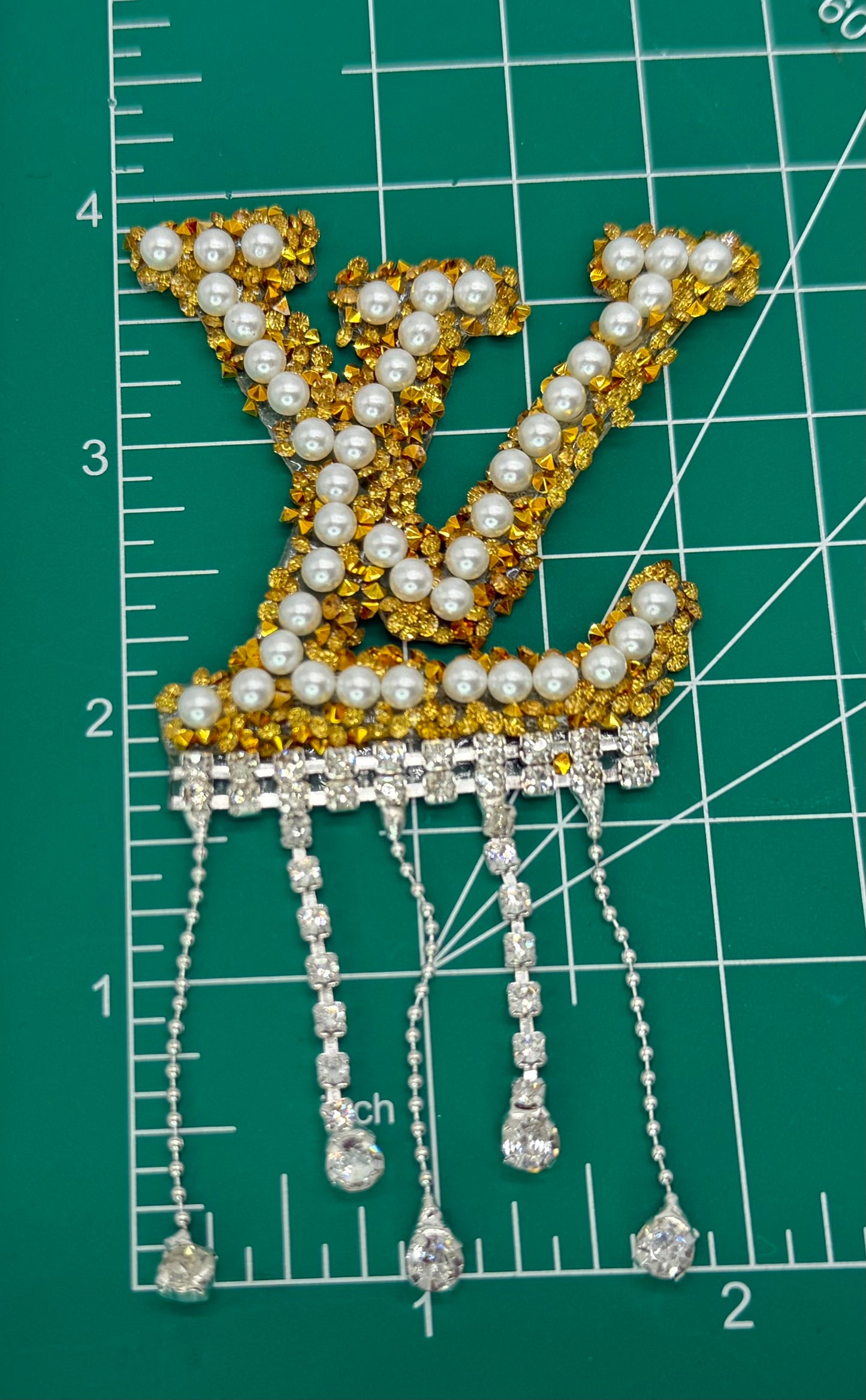 5PC “LV” & HELLO KITTY PATCH/BROOCH SET