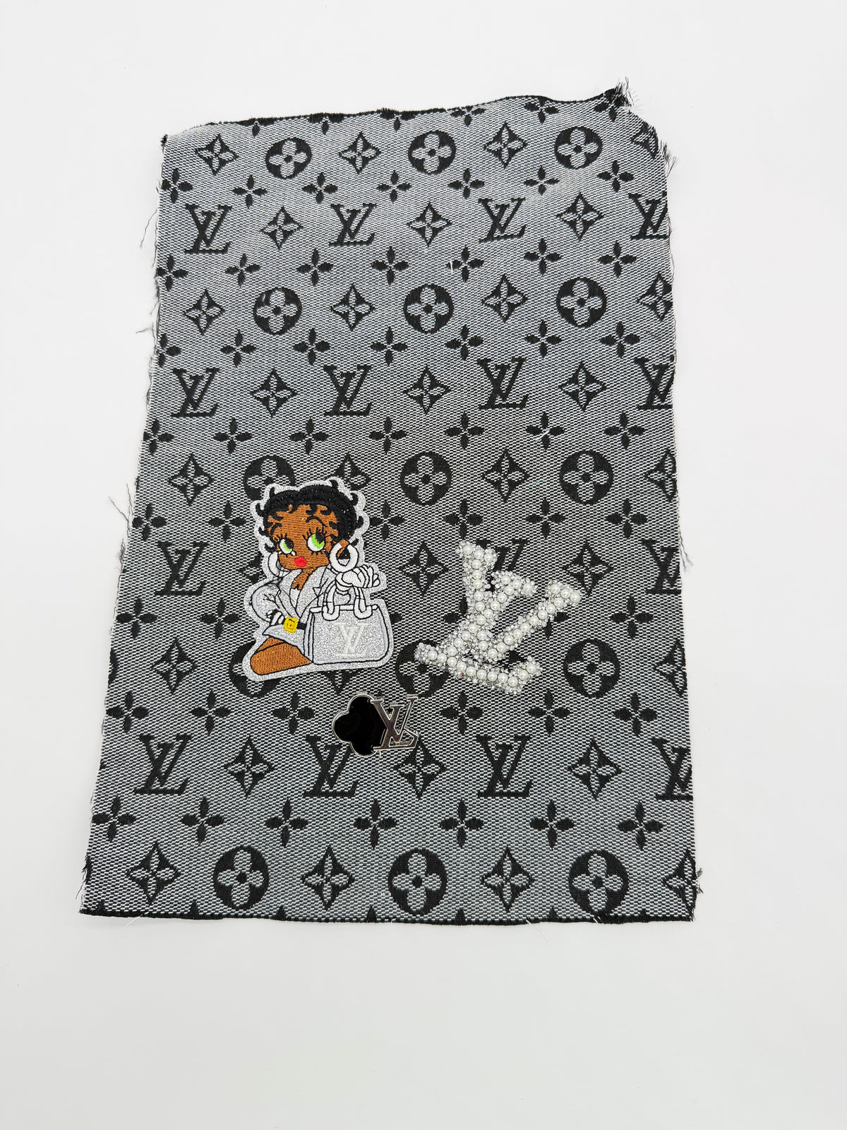 4PC DESIGNER “LV” PATCH/BROOCH SET