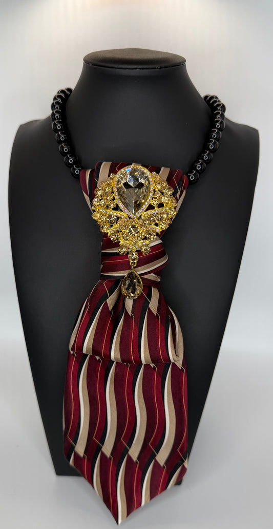 UPSCALED TIE W/BROOCH