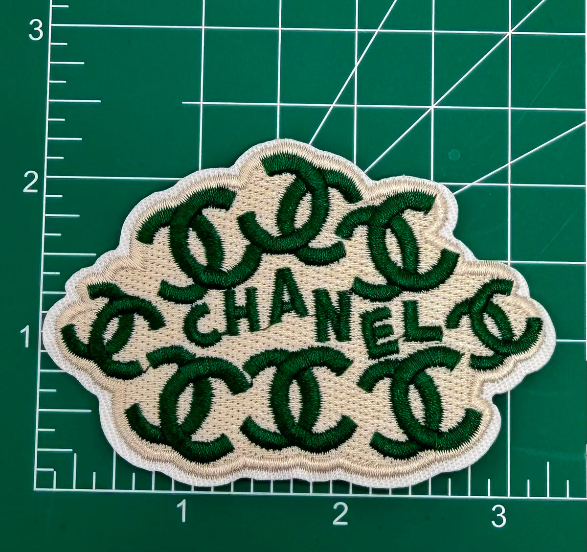 NEW 5PC DESIGNER “CHANEL” LOGO PATCH/BROOCHES SET “TRUST GOD” WOMAN LIPS IRON-ON PATCH