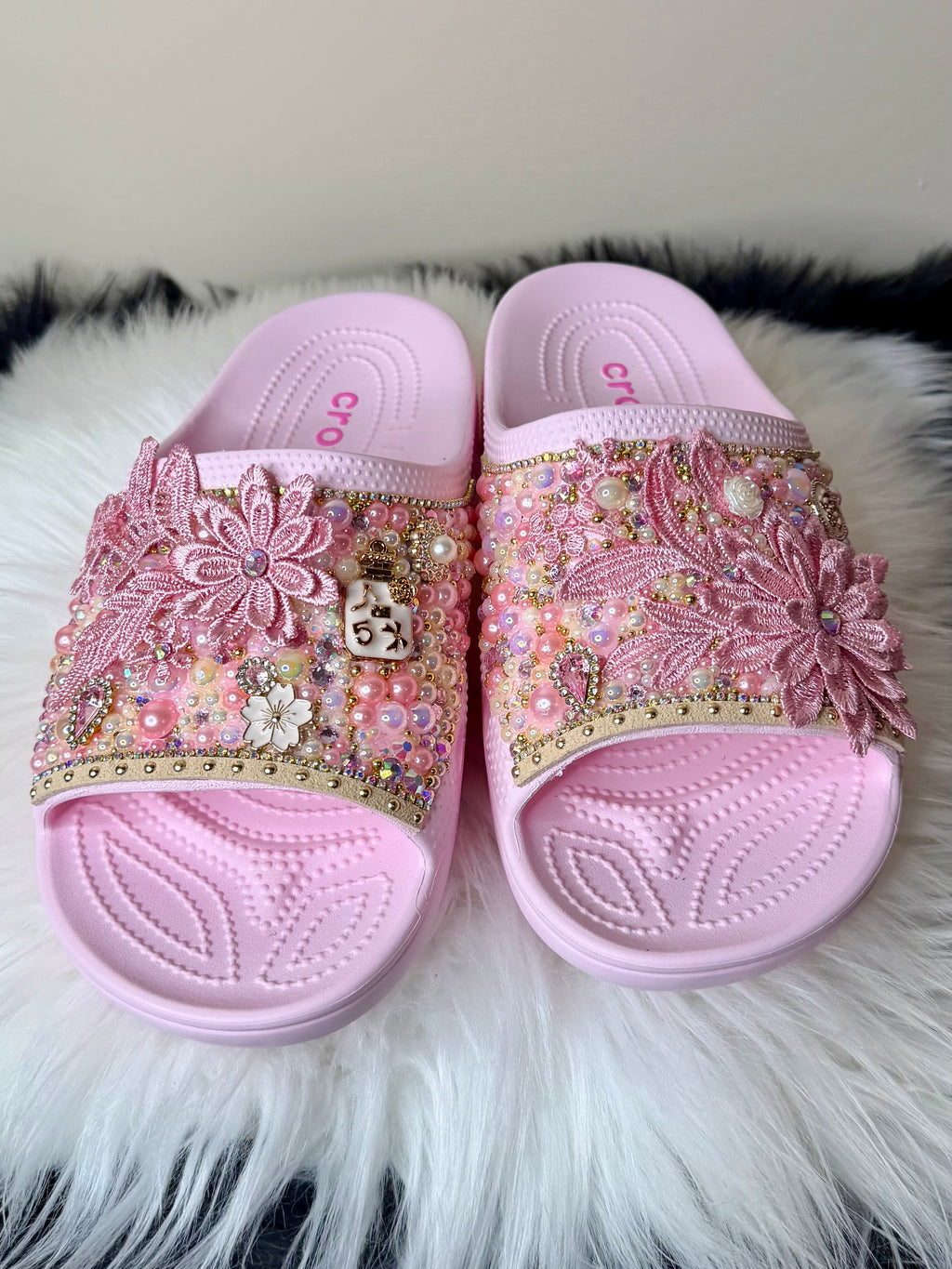 STRAWBERRIES & CREAM 3D FLOWERS CUSTOM CROCS
