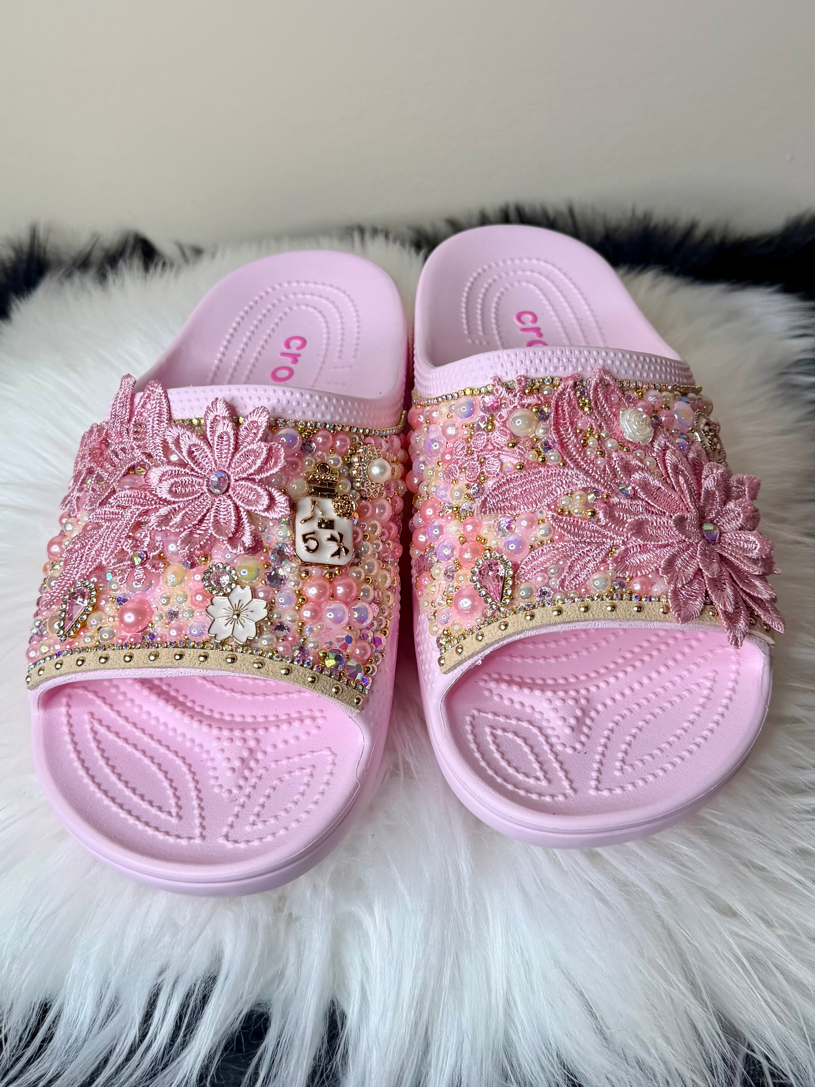 STRAWBERRIES & CREAM 3D FLOWERS CUSTOM CROCS
