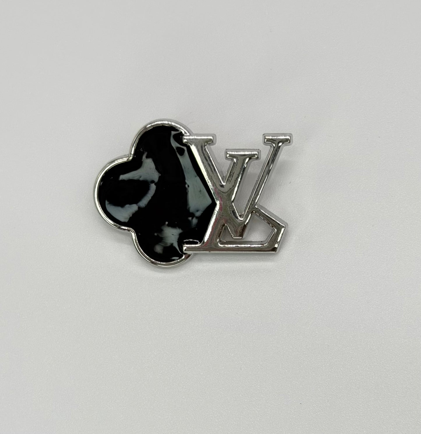 4PC DESIGNER “LV” PATCH/BROOCH SET
