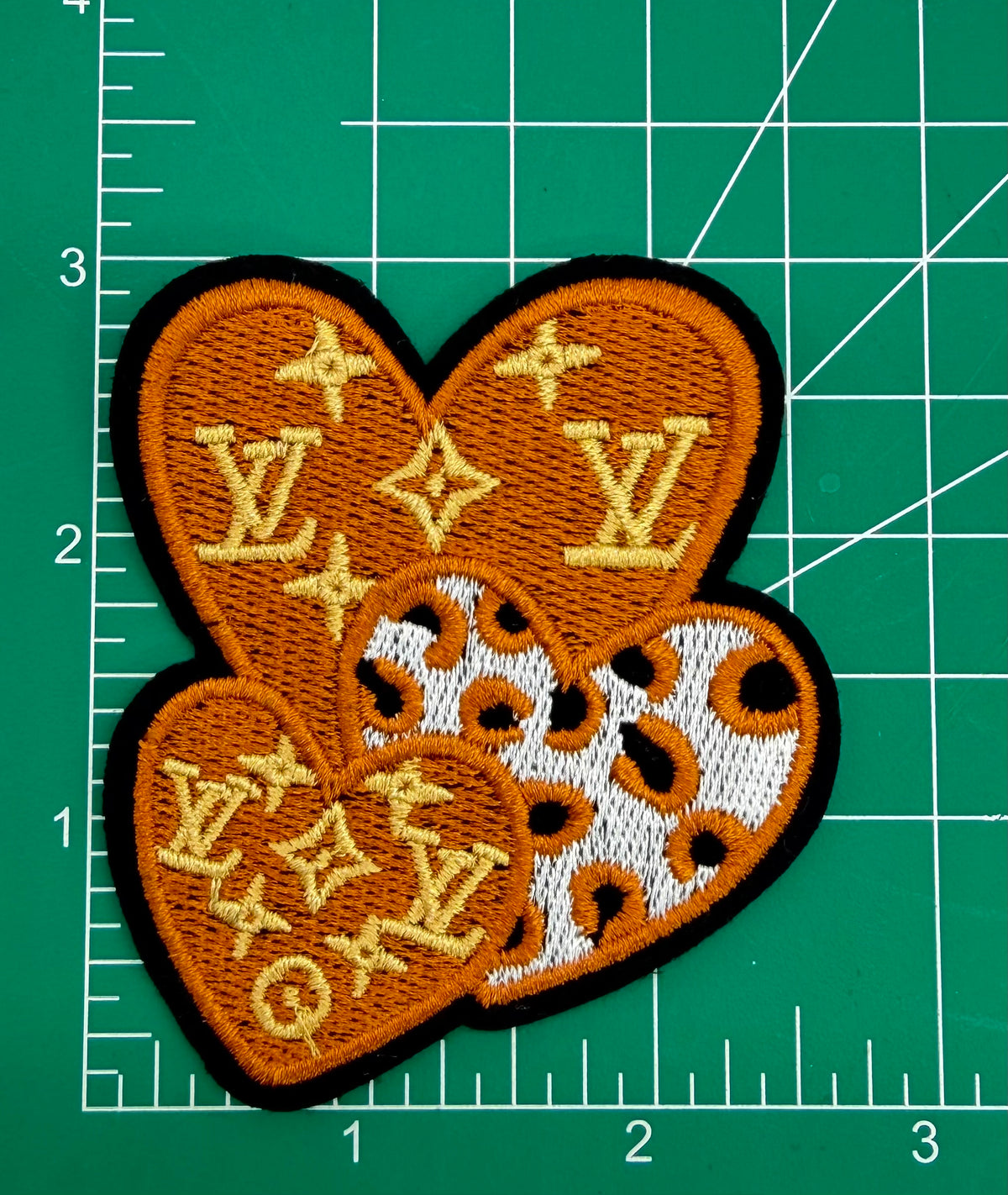 5PC “LV” WHT/GLD/BRN PATCH SET