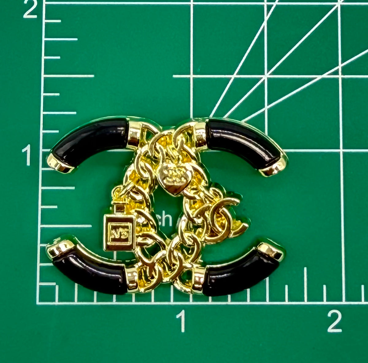 7PC DESIGNER “CHANEL” SEQUIN PATCH/BROOCH SET BLACK/GOLD