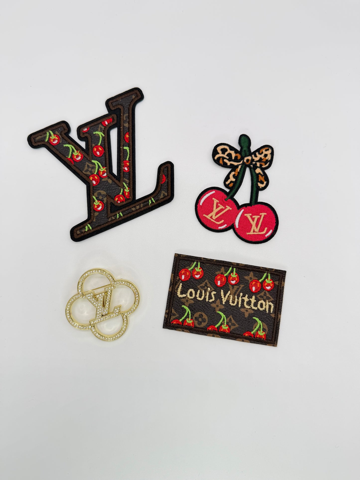 4PC DESIGNER “LV” PATCH/CHARM SET