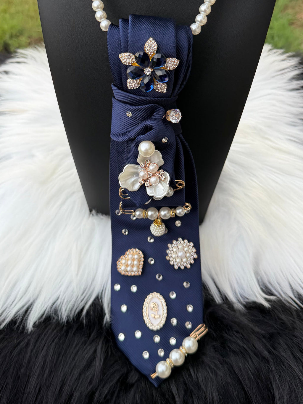 NAVY & PEARL TIE NECKLACE