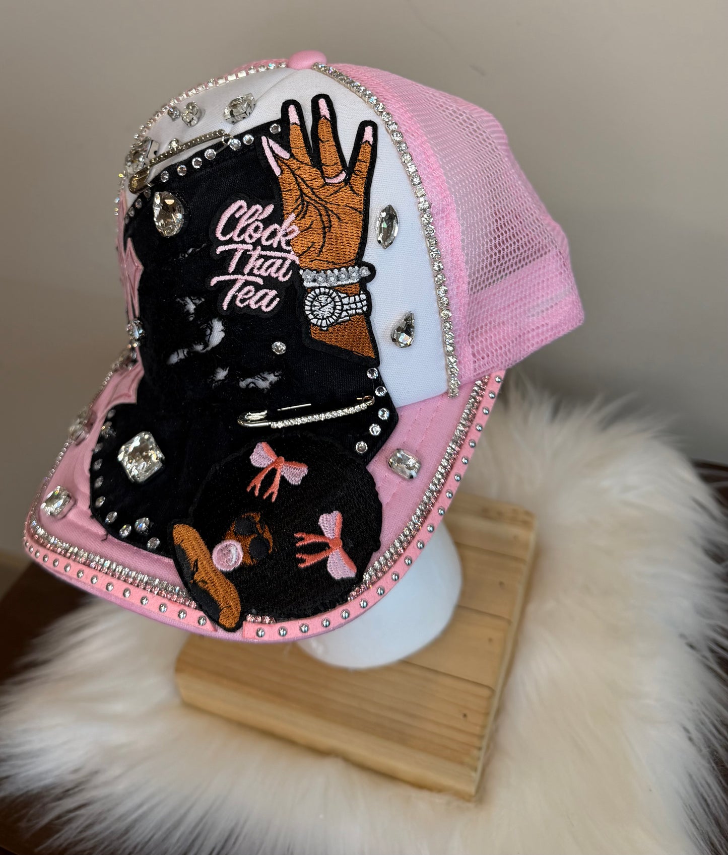 “CLOCK THAT TEA PINK/ BLACK” TRUCKER JUNK SNAPBACK HAT