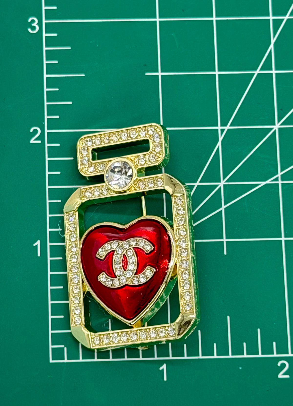 6PC “CHANEL” RED/GLD Patch/brooch set
