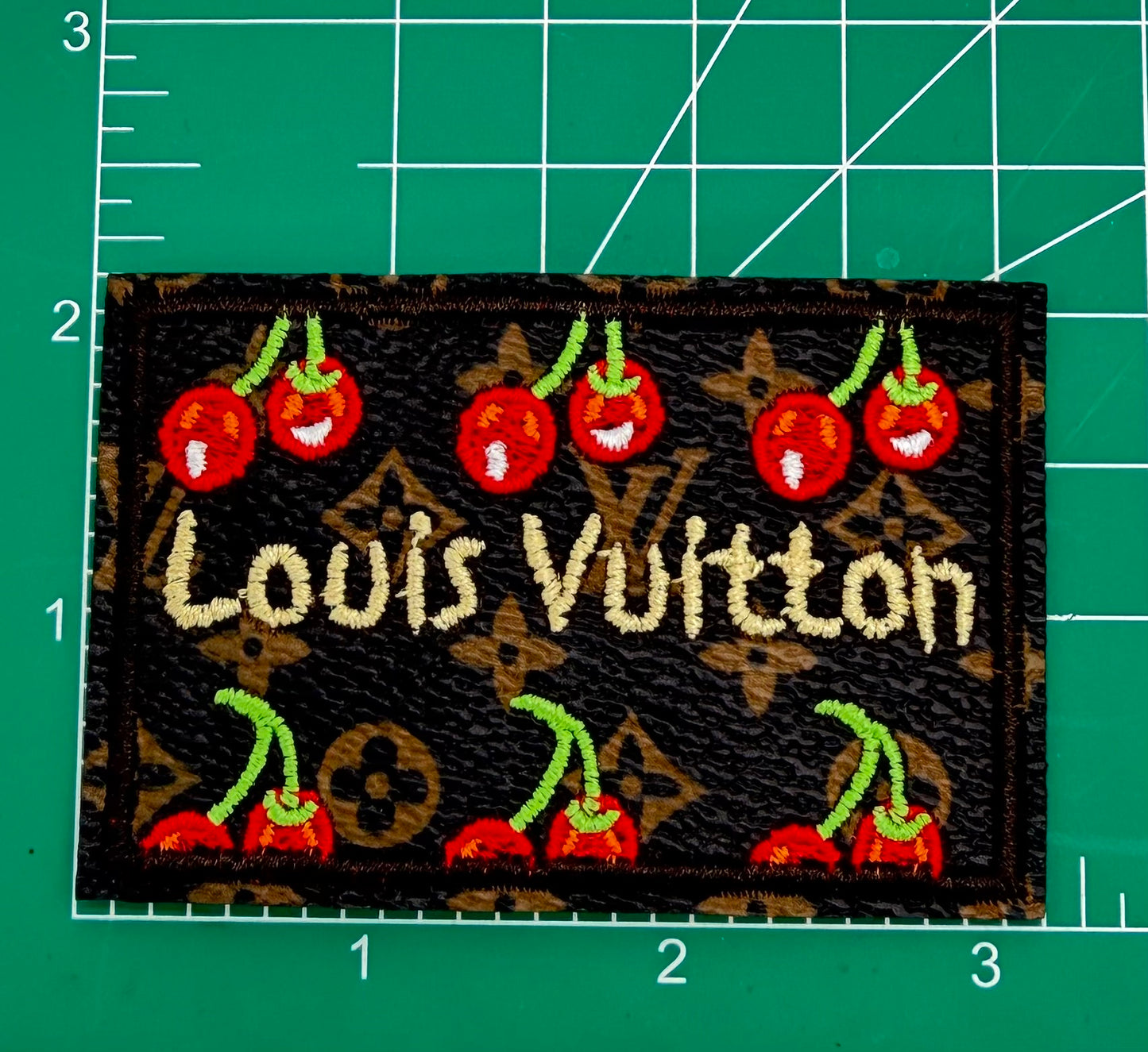 4PC DESIGNER “LV” PATCH/CHARM SET