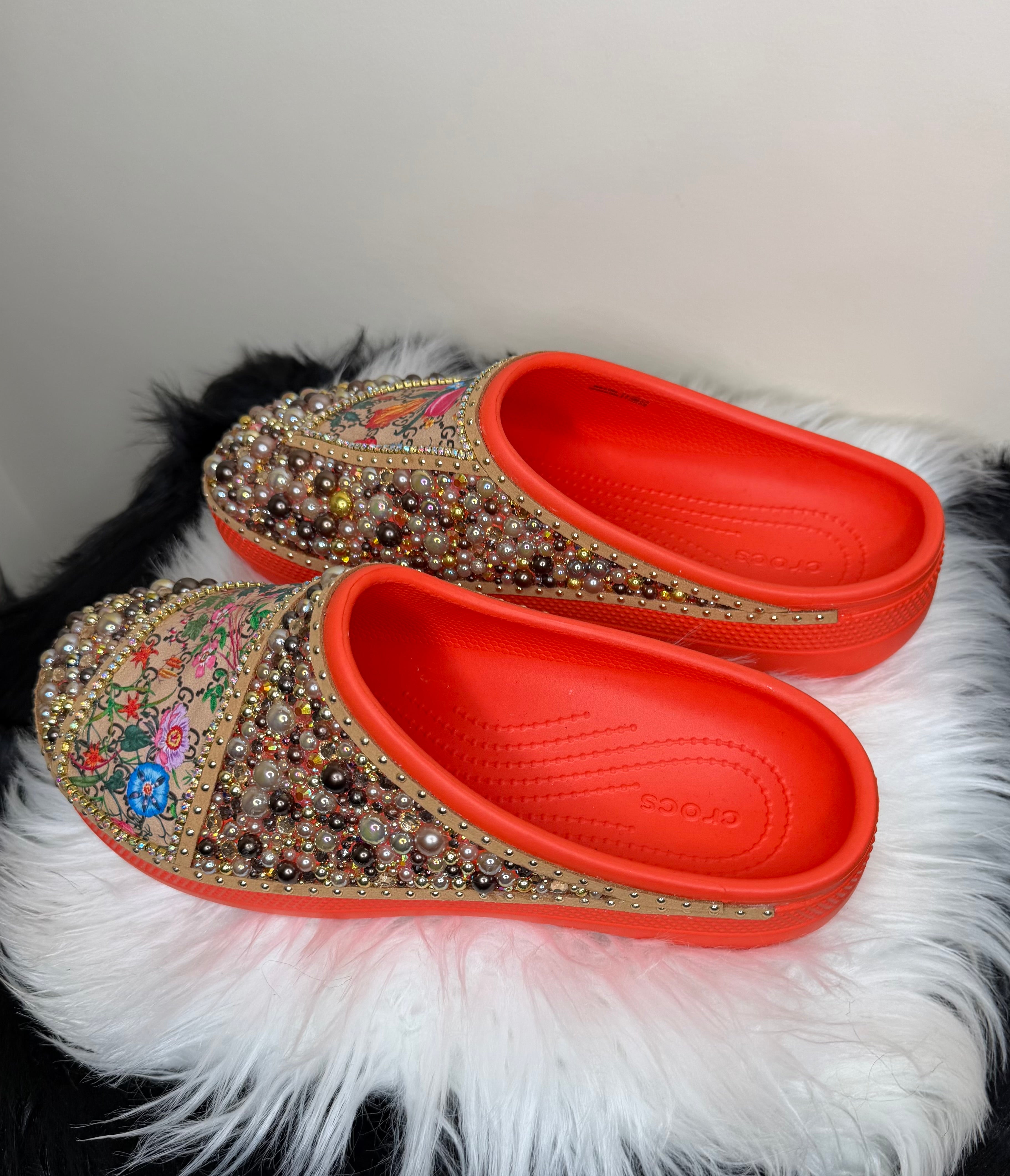 DESIGNER INSPIRED CROC SLIDES