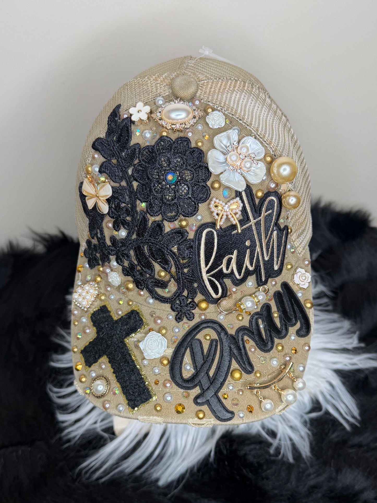 TAN/BLACK FLOWER/PEARLS BASEBALL CAP