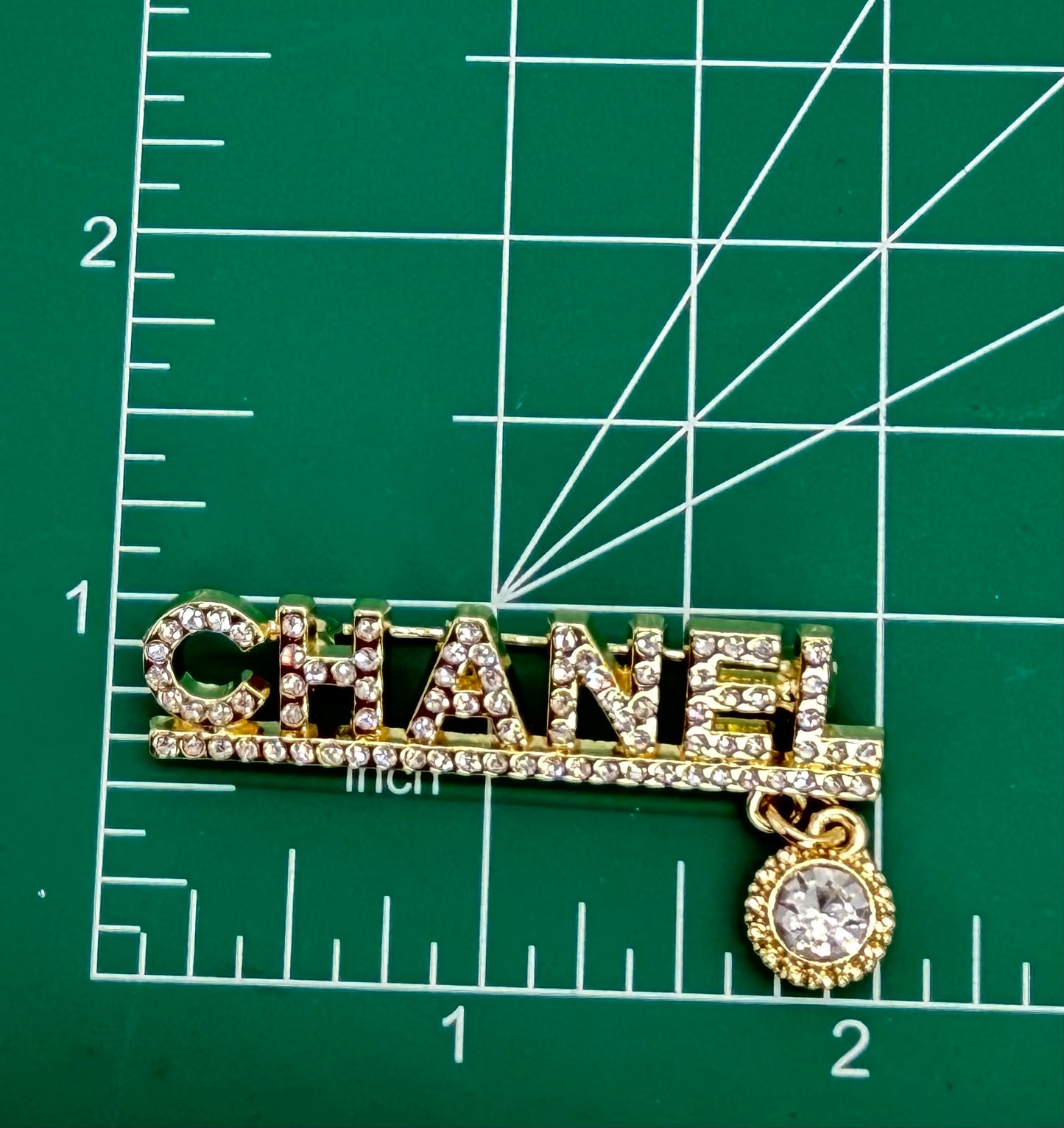 NEW 5PC DESIGNER “CHANEL” LOGO PATCH/BROOCHES SET “TRUST GOD” WOMAN LIPS IRON-ON PATCH