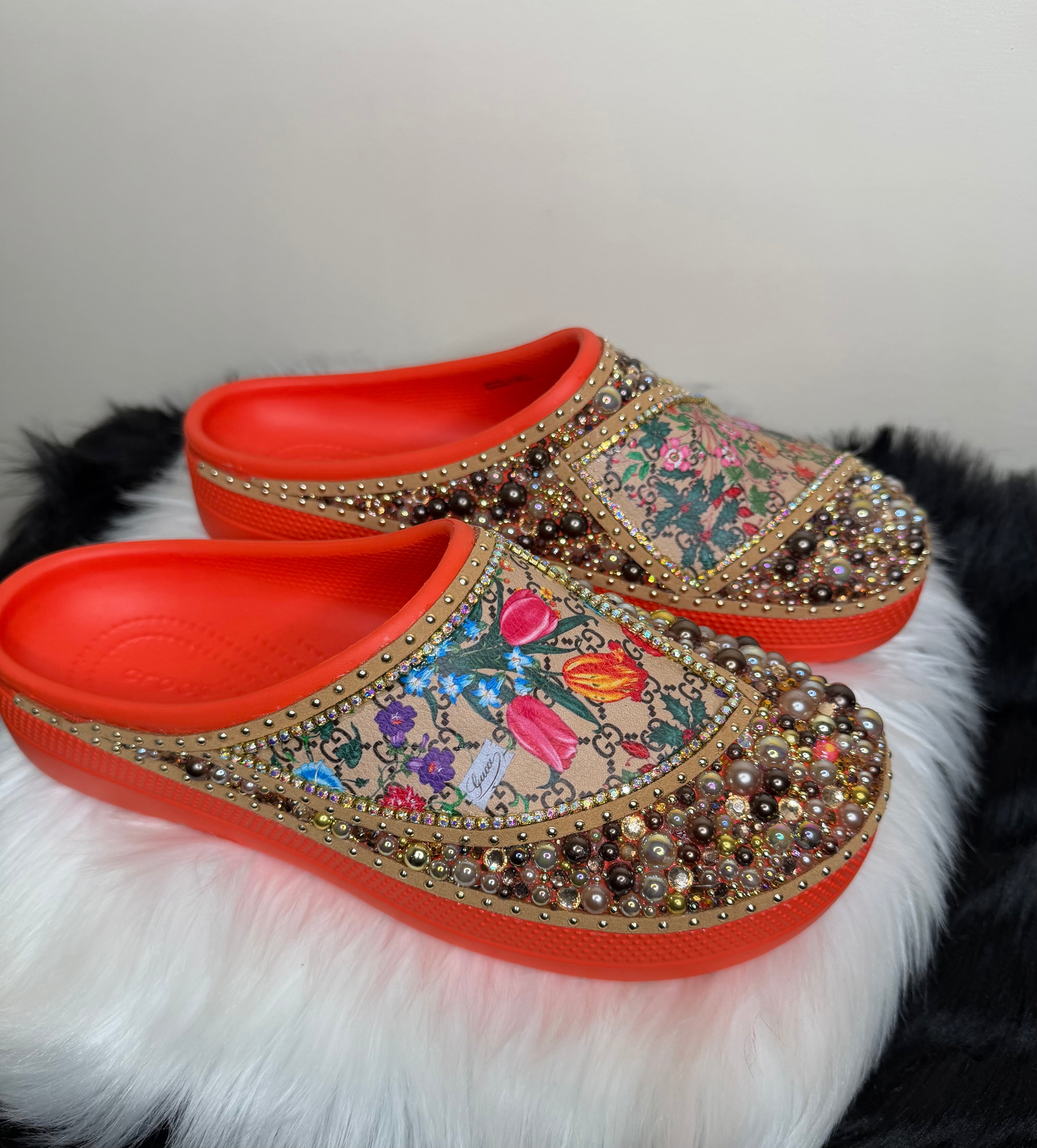 DESIGNER INSPIRED CROC SLIDES