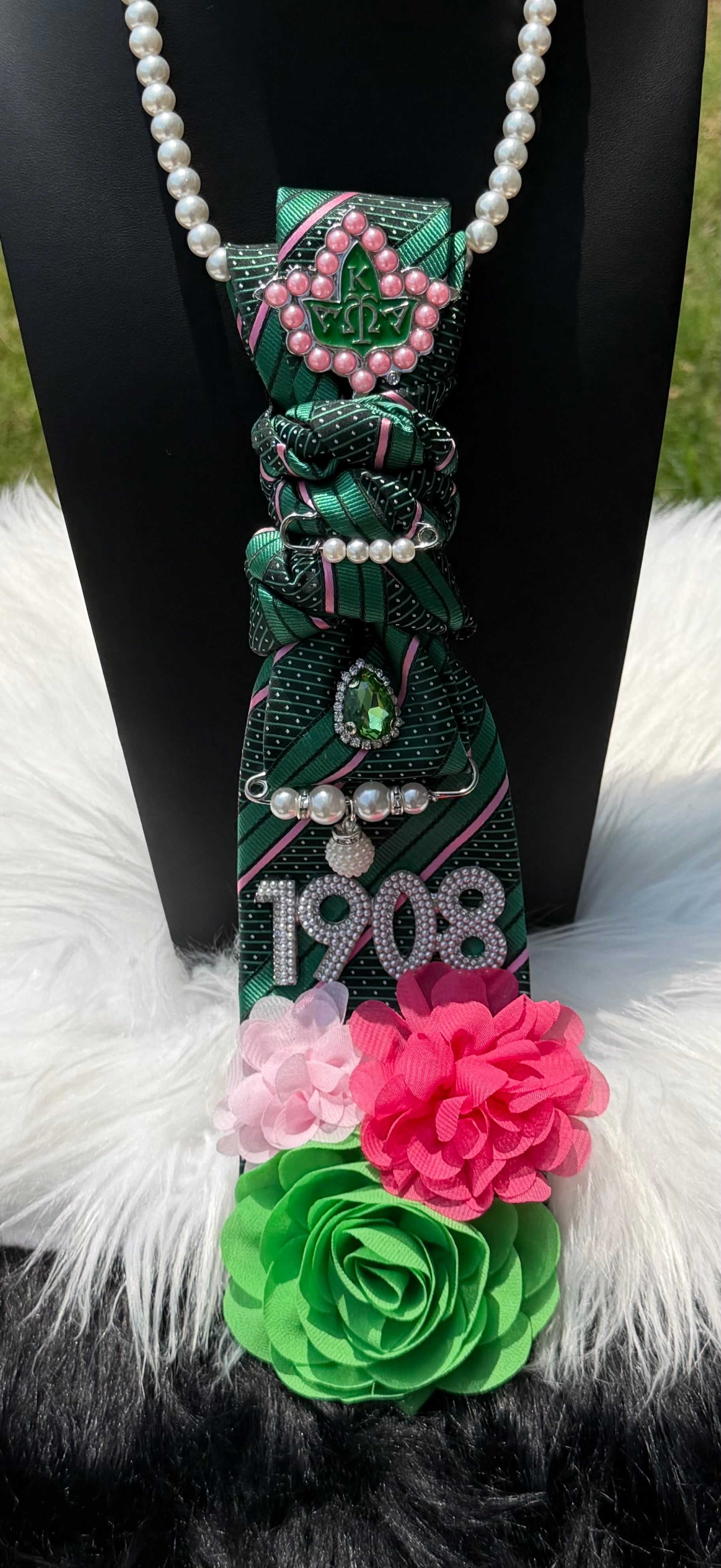 AKA GREEN/ PINK PEARL TIE