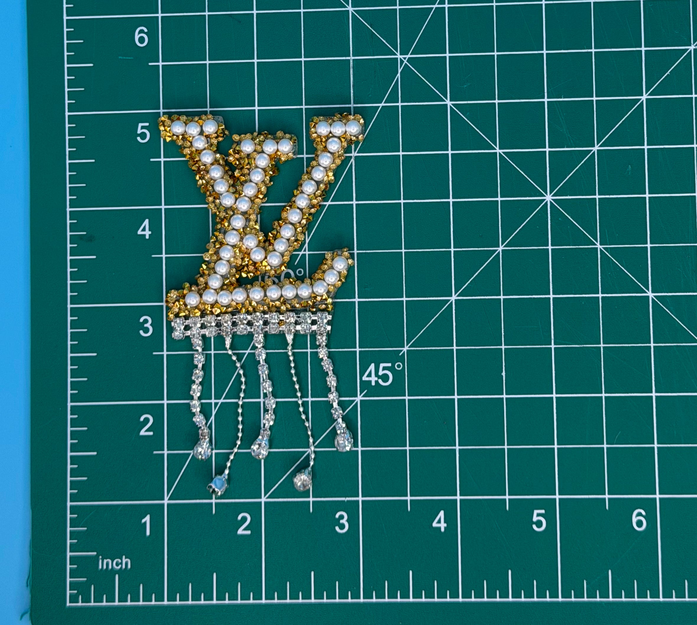 4PC DESIGNER INSPIRED “LV” DRIP PATCH SET, BETTY BOOP,LIPS, ONE CHARM…E110