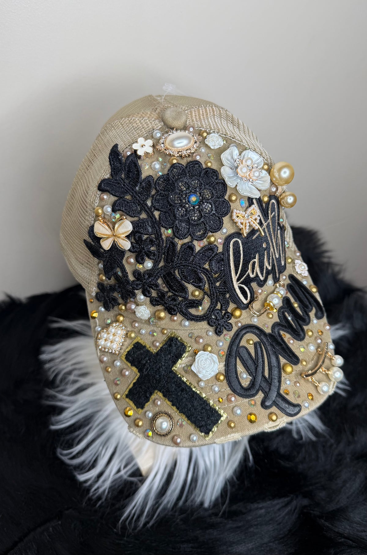 TAN/BLACK FLOWER/PEARLS BASEBALL CAP