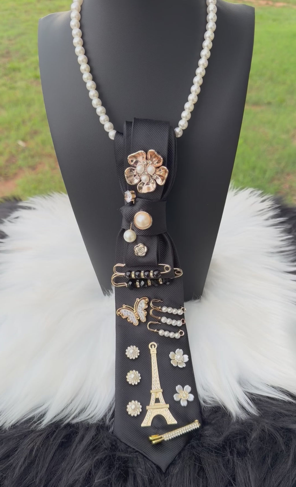 BLACK & PEARL TIE NECKLACE