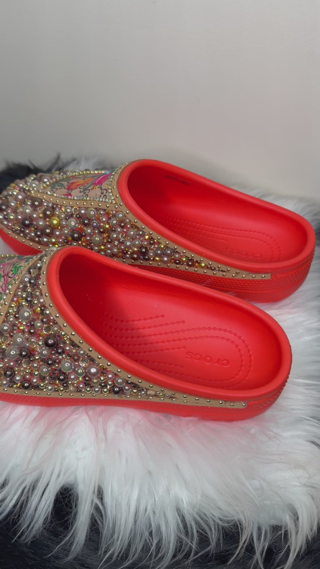 DESIGNER INSPIRED CROC SLIDES